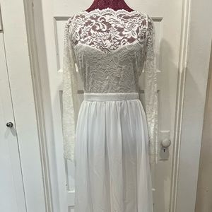 LuLu’s Ivory Maxi Bridal gown w/lace bodice. Size M